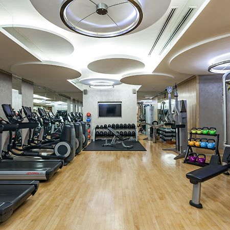 Отель The Peninsula Бангкок Экстерьер фото The gym at the hotel