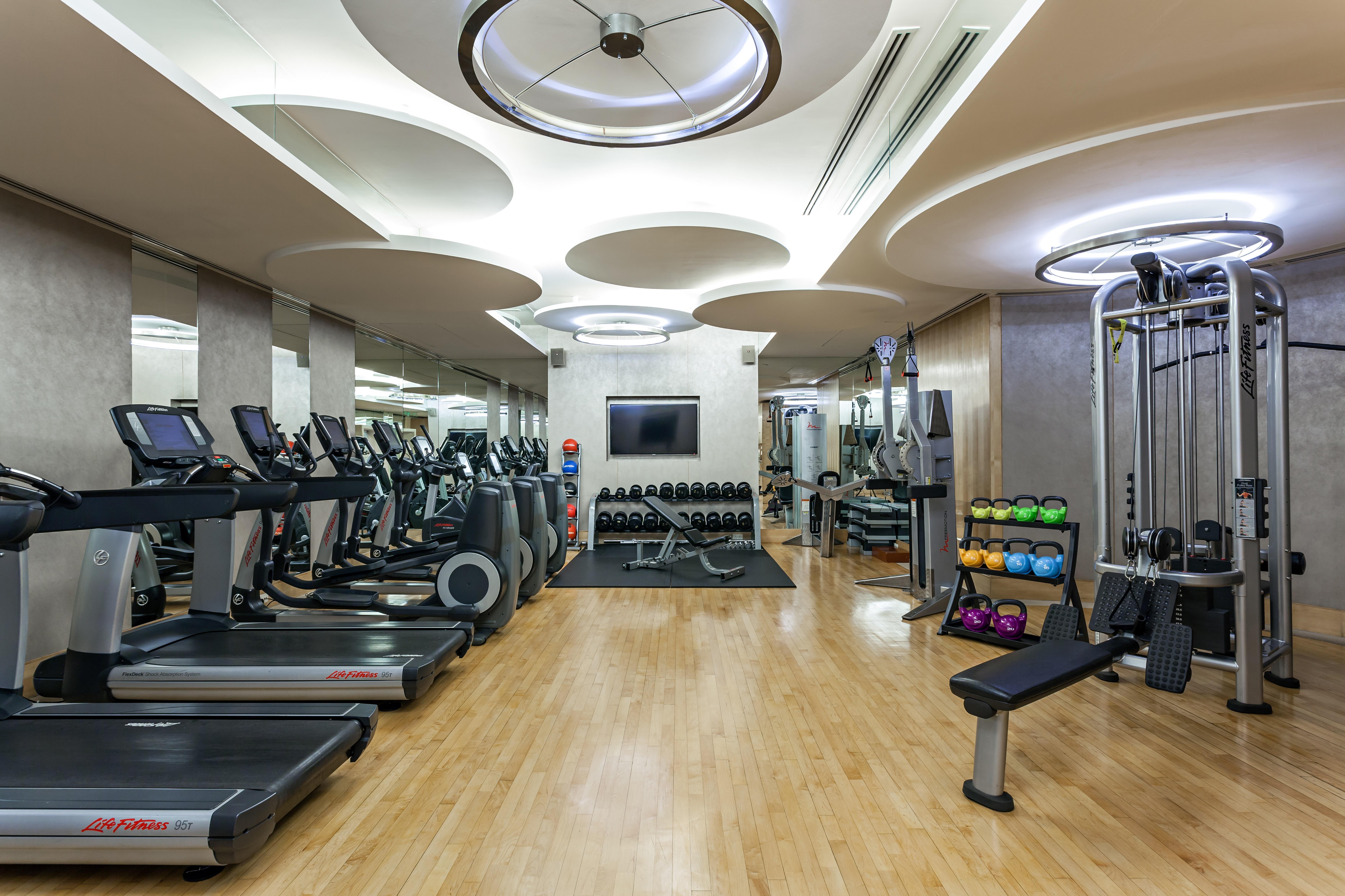 Отель The Peninsula Бангкок Экстерьер фото The gym at the hotel