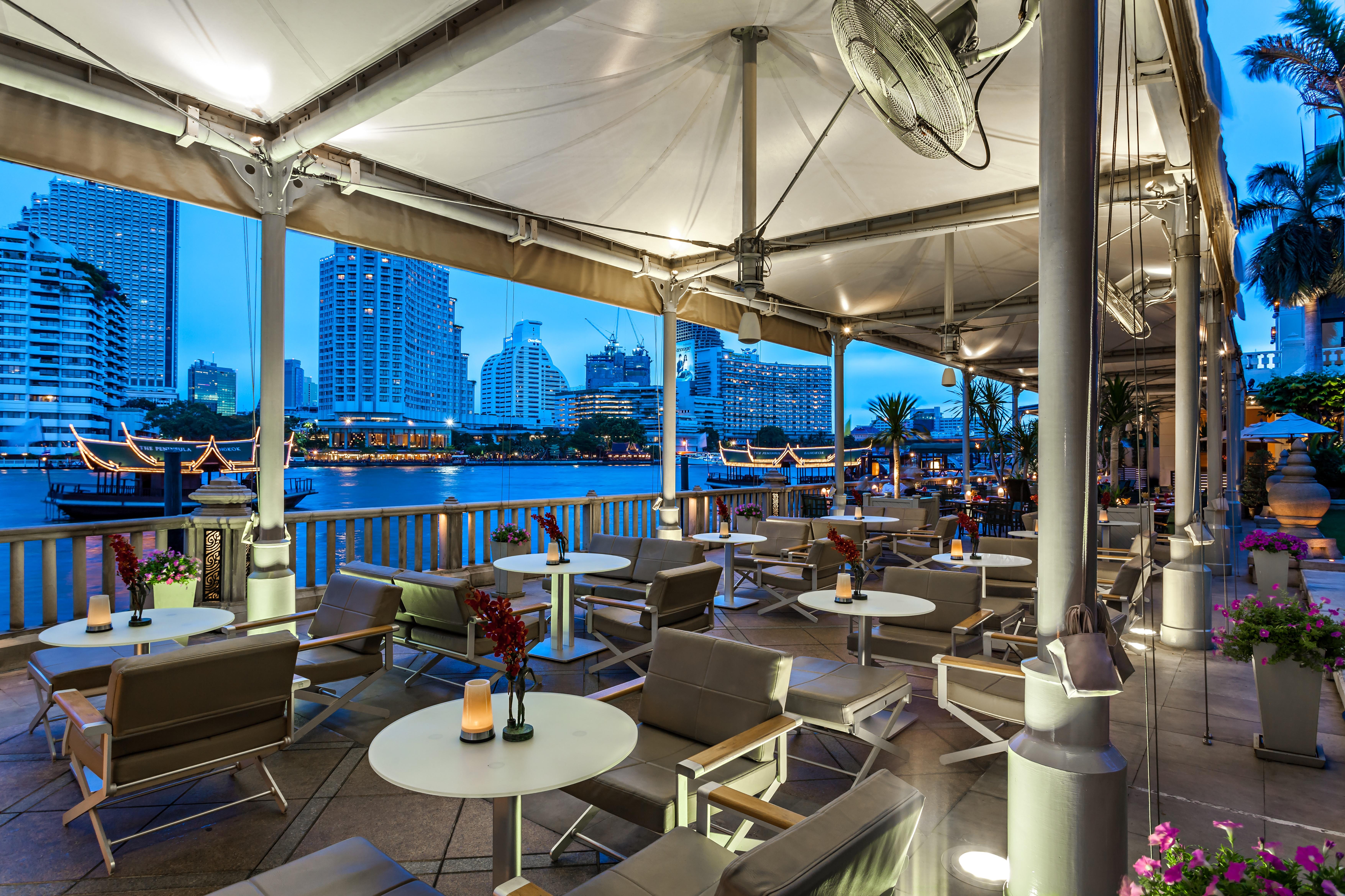 Отель The Peninsula Бангкок Экстерьер фото The Riverview Bar