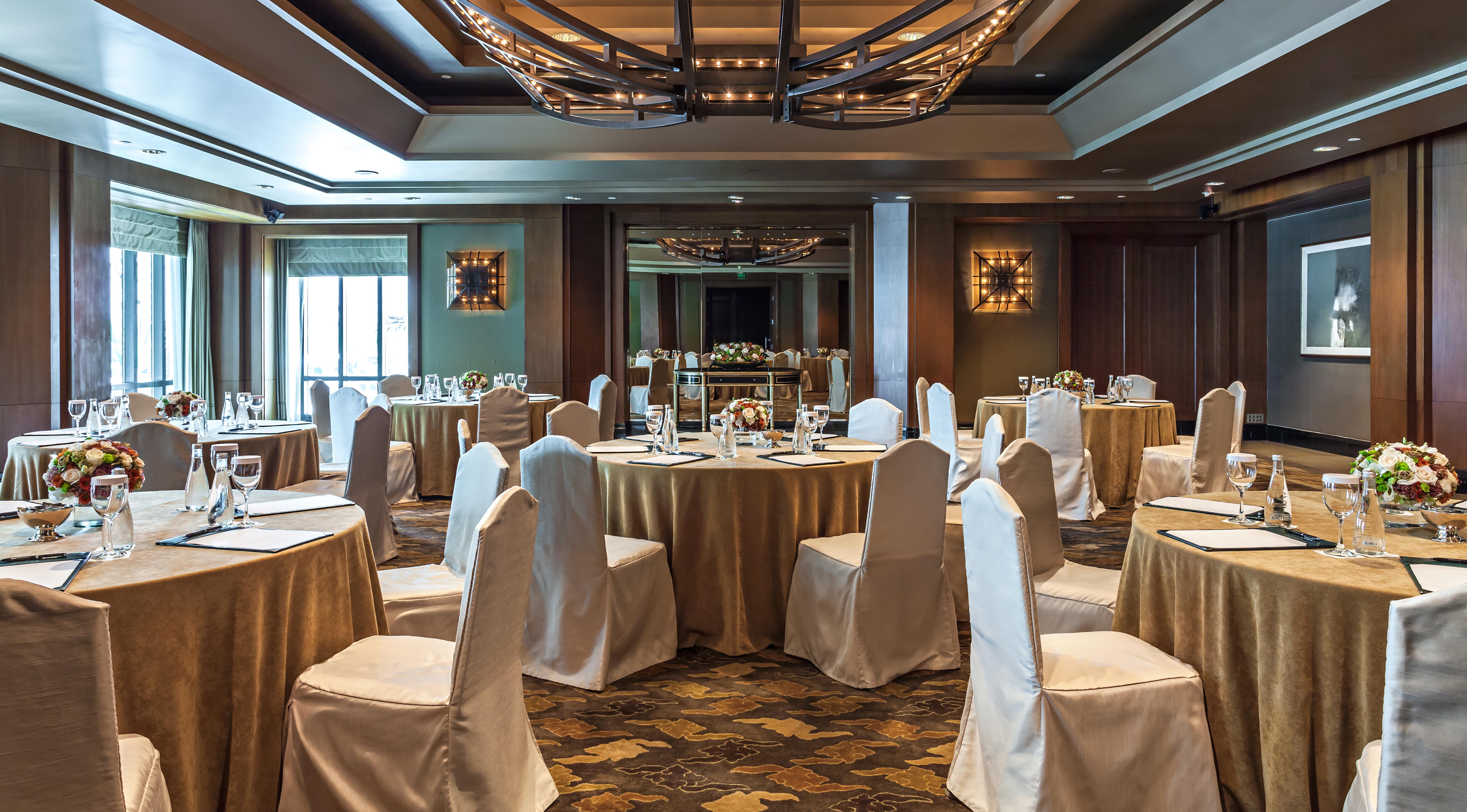 Отель The Peninsula Бангкок Экстерьер фото The ballroom at the hotel